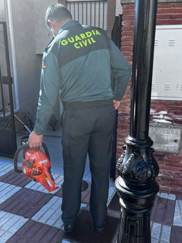Archivo - Imagen de un guardia civil en Órgiva. Archivo.