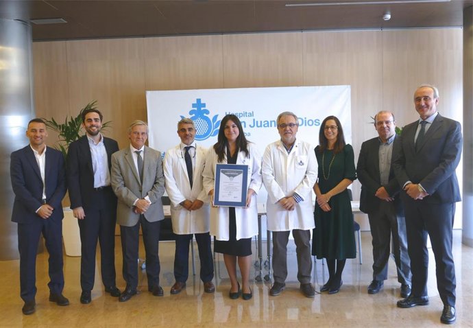 Entrega de la Certificación Q-PEX al servicio de Farmacia Hospitalaria de San Juan de Dios.