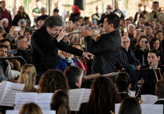 El director de orquesta y músico Gustavo Dudamel durante un concierto