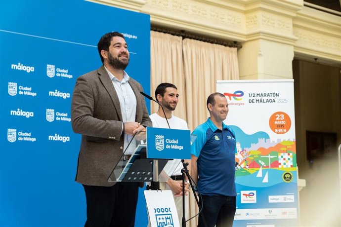 El concejal de Deporte del Ayuntamiento de Málaga, Borja Vivas, durante la presentación de la XXXIII TotalEnergies Media Maratón de Málaga