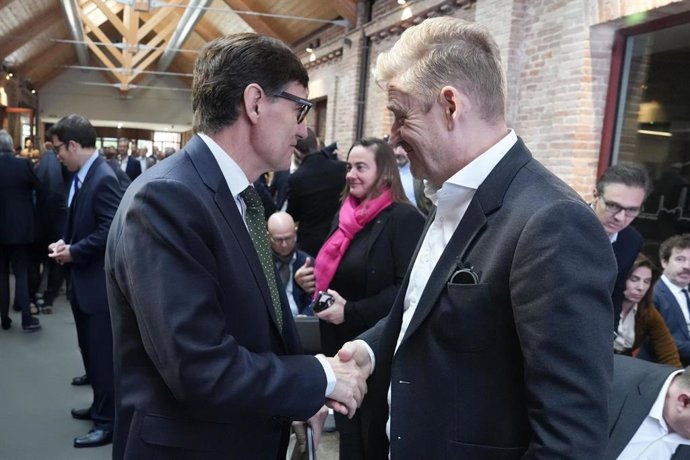 El presidente de la Generalitat, Salvador Illa, y el ceo de Seat y Cupra, Wayne Griffiths