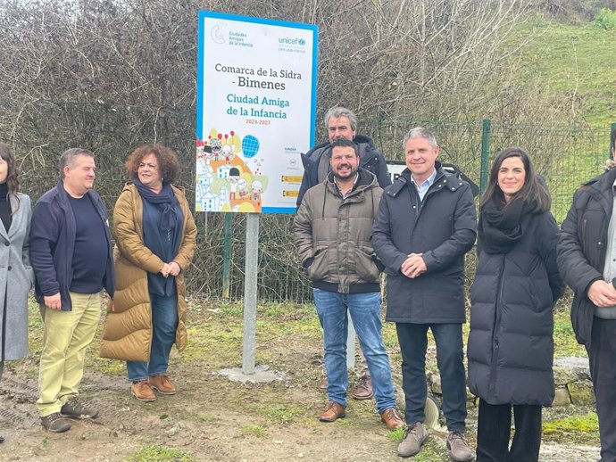 La consejera de Derechos Sociales y Bienestar, Marta del Arco en su visita a Bimenes.