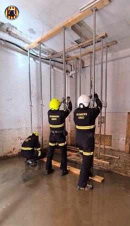 Bombers actuen en un edifici d'Albal en detectar que el forjat de la primera planta podia cedir