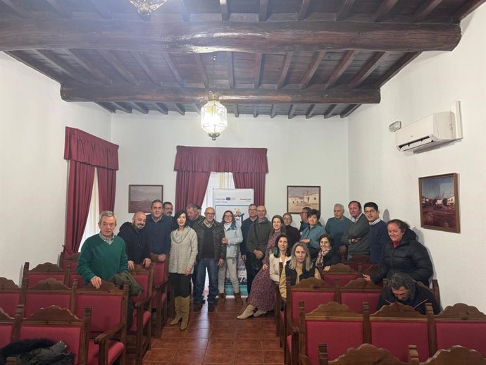 Reunión para impulsar una comunidad energética en Zarza la Mayor