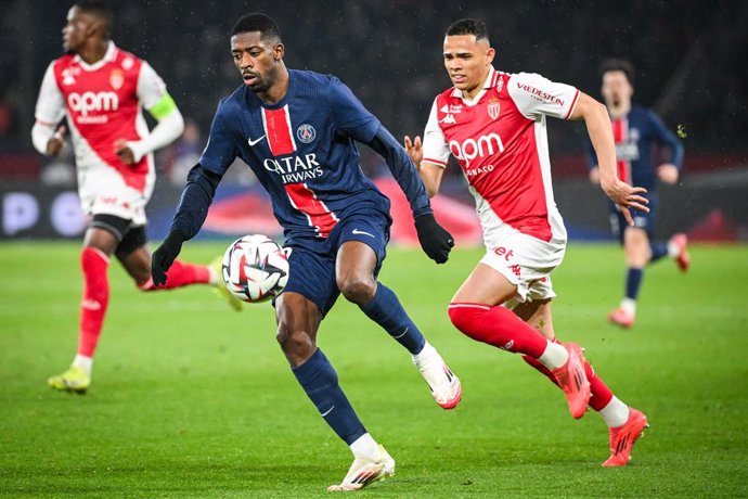 Ousmane DEMBELE of PSG and Vanderson DE OLIVEIRA CAMPOS of Monaco during the French championship Ligue 1 football match between Paris Saint-Germain and AS Monaco on 7 February 2025 at Parc des Princes in Paris, France - Photo Matthieu Mirville / DPPI