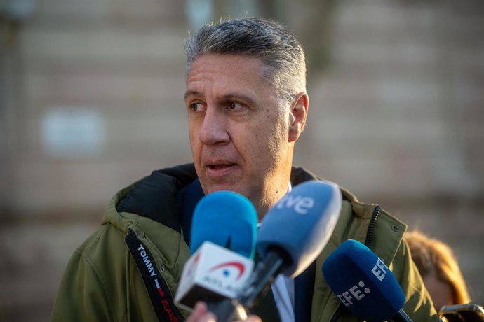 Archivo - El alcalde de Badalona, Xavier García Albiol, ofrece declaraciones a los medios a su llegada a la audiencia de Barcelona, a 9 de diciembre de 2024, en Barcelona, Catalunya (España)