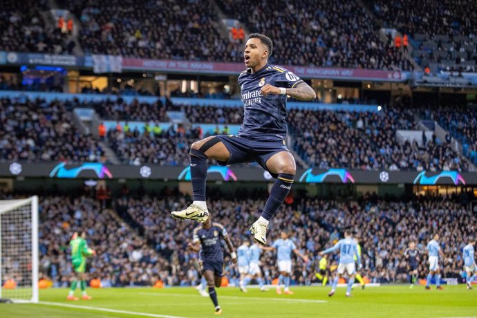 Archivo - Real Madrid forward Rodrygo (11) scores and celebrates 0-1 during the UEFA Champions League, Quarter-finals, 2nd leg football match between Manchester City and Real Madrid on April 17, 2024 at Etihad Stadium in Manchester, England - Photo Ian St