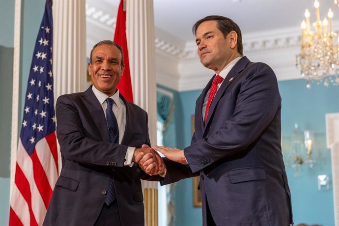 El secretario de Estado estadounidense, Marco Rubio, con el ministro de Exteriores egipcio, Badr Abdelati