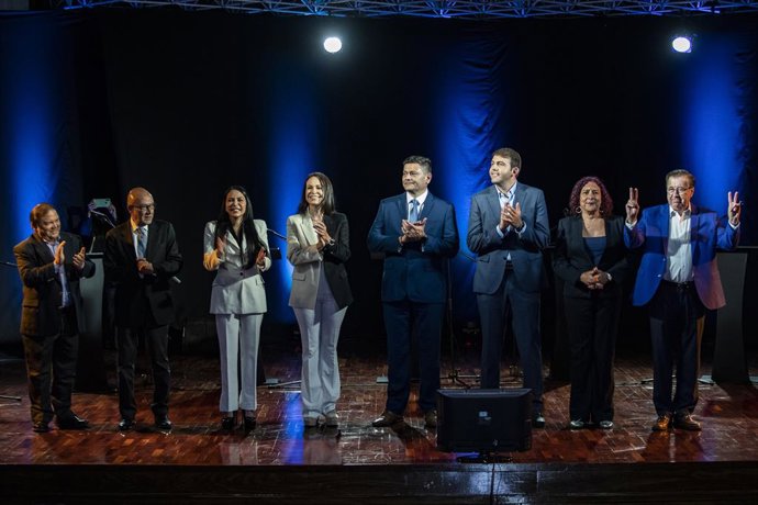 Archivo - 12 July 2023, Venezuela, Caracas: Opposition candidates for 2024 Venezuelan presidential election (L-R) Andres Velazquez, Carlos Prosperi, Freddy Superlano, Maria Corina Machado, Delsa Solorzano, Andres Caleca, Tamara Adrian and Cesar Perez Viva