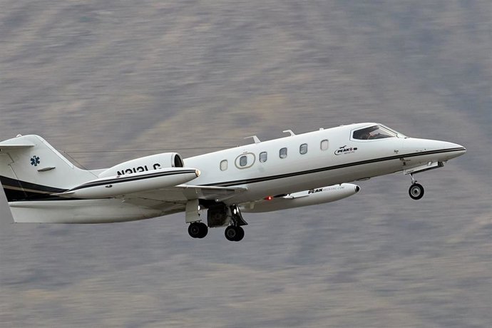 Archivo - Un modelo de la aeronave 'Learjet 35A' 