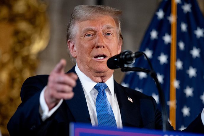 8 de fevereiro de 2025: O presidente eleito dos EUA, Donald Trump, diz que conversará com Putin e Zelensky para acabar com a "carnificina" na Ucrnia.