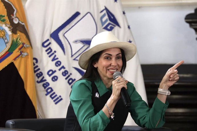 Archivo - 3 de outubro de 2023, Guayaquil, Equador: (INT) A candidata presidencial do Equador, Luisa Gonzalez, fala para estudantes universitários. 03 de setembro de 2023, Guayaquil, Equador: A candidata presidencial do Equador, Luisa Gonzalez, realizou u