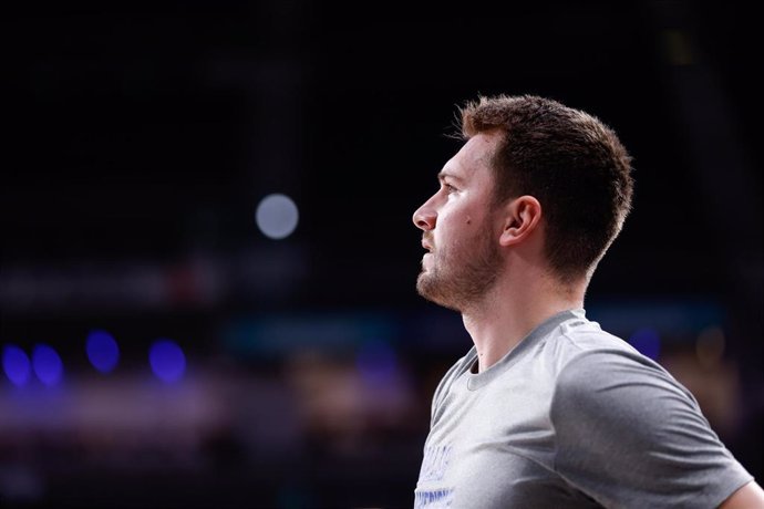 Archivo - El esloveno Luka Doncic, en un amistoso de Dallas Mavericks ante el Real Madrid. 