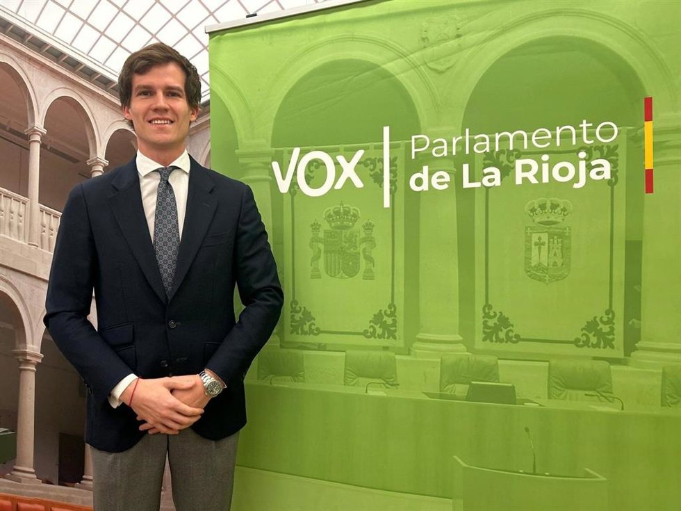 El portavoz del Grupo Parlamentario de Vox, Ángel Alda, en comparecencia de prensa