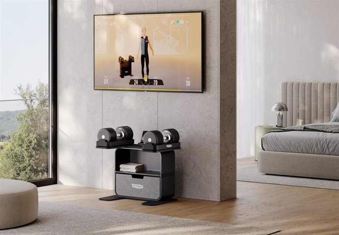 Technogym presenta 'Connected Dumbbells', las primeras mancuernas con IA.