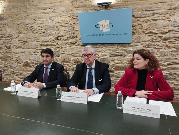 Reunión del presidente de la CEG, Juan Vieites, con el delegado del Gobierno, Pedro Blanco