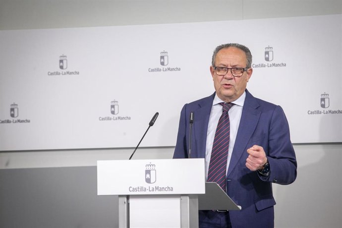 El consejero de Hacienda, Administraciones Públicas y Transformación Digital, Juan Alfonso Ruiz Molina, en rueda de prensa