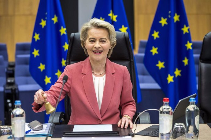 29 January 2025, Belgium, Brussels: President of the European Commission Ursula von der Leyen (C) starts the weekly meeting of the EU Commission in the Berlaymont. Photo: Wiktor Dabkowski/ZUMA Press Wire/dpa