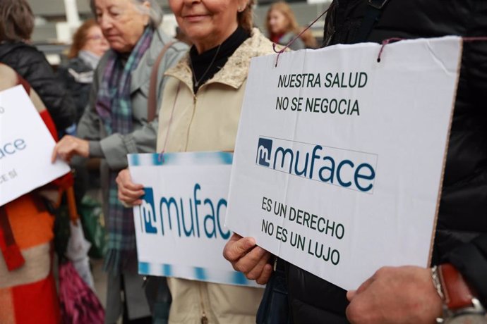 Varios funcionarios se concentran por Muface
