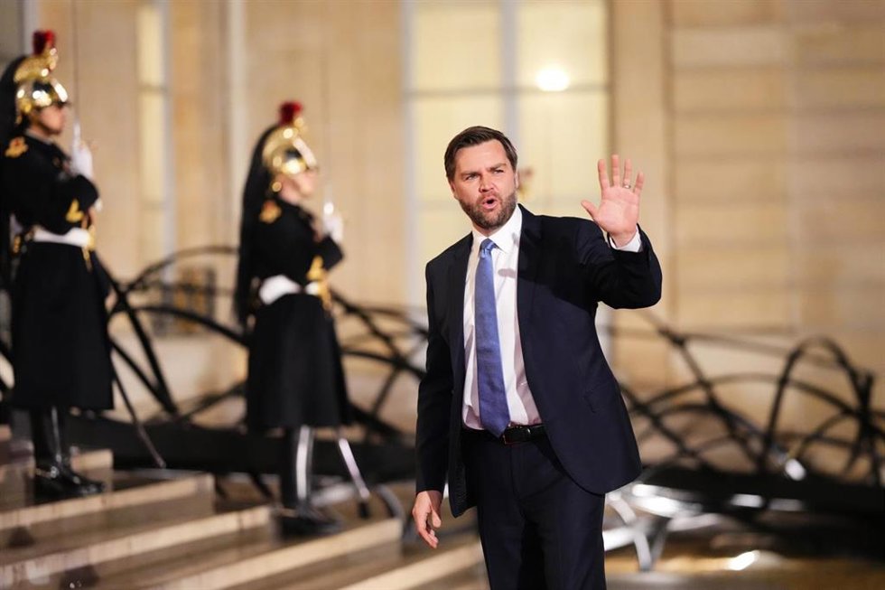 JDVance, vicepresidente de Estados Unidos, a su llegada al Elíseo