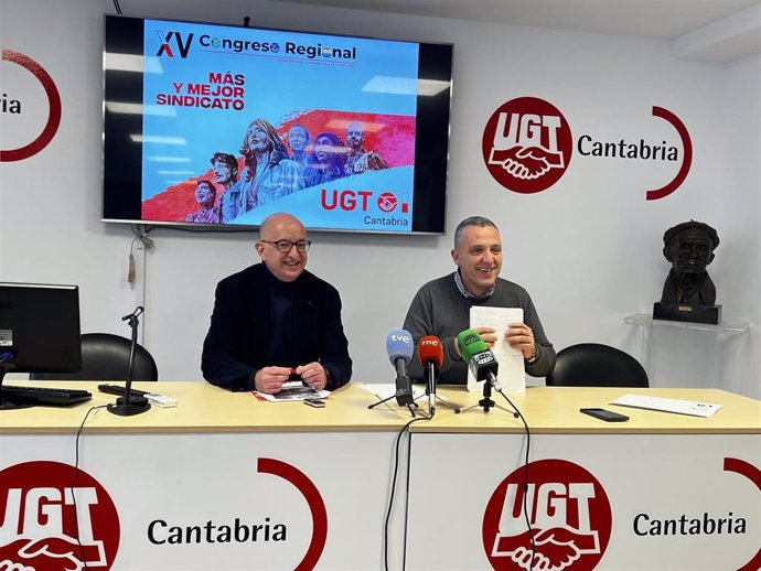 El secretario general de UGT, Mariano Carmona, y el secretario de Organización del sindicato, Santos Ortiz, presentan el 15 Congreo Regional