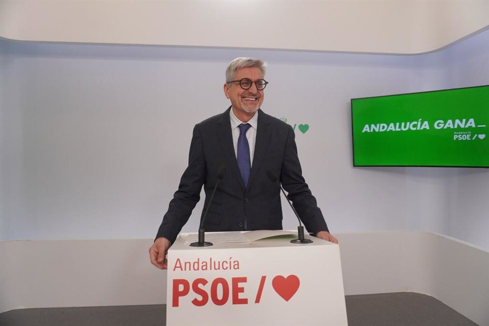 El portavoz adjunto del PSOE-A Josele Aguilar, en rueda de prensa.