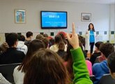 Foto: ASEICA presenta en centros educativos un mapa interactivo con más de 300 científicas españolas dedicadas a la oncología