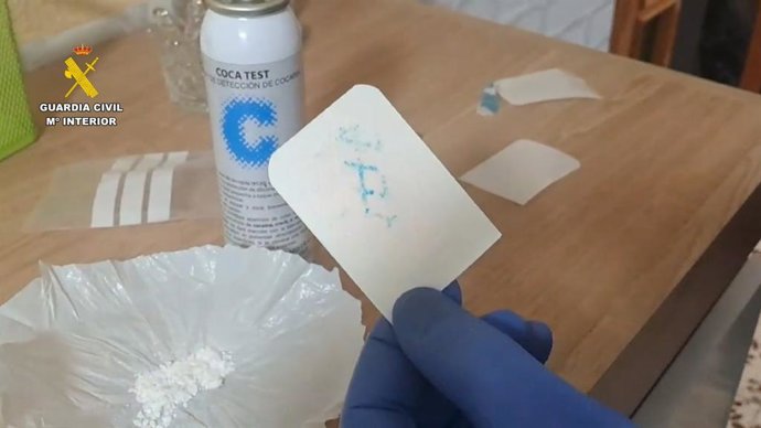 Prueba de parte de la droga intervenida.