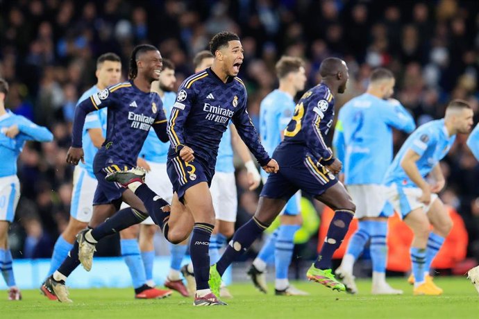 Archivo - Los jugadores del Real Madrid celebrando el pase a las semifinales de la Liga de Campeones 2023-24 en el Etihad Stadium.