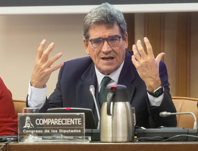 Archivo - El gobernador del Banco de España, José Luis Escrivá, comparece en la Comisión de Economía, Comercio y Transformación Digital, en el Congreso de los Diputados, a 21 de noviembre de 2024, en Madrid (España).