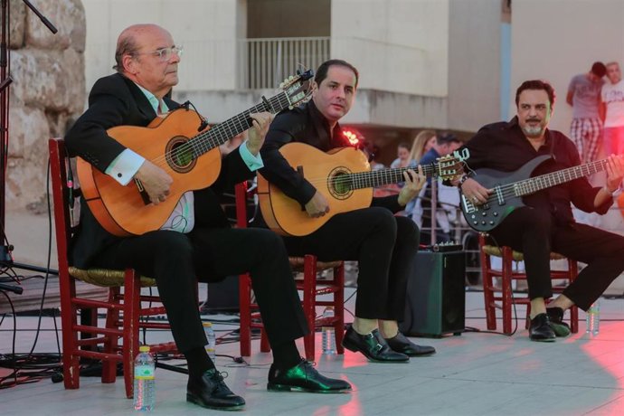 Archivo - El guitarrista Miguel Vargas, en una actuación en Mérida