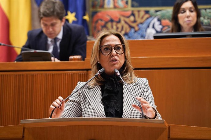 La portavoz del PSOE en las Cortes de Aragón, Mayte Pérez, en su intervención en el debate sobre financiación.