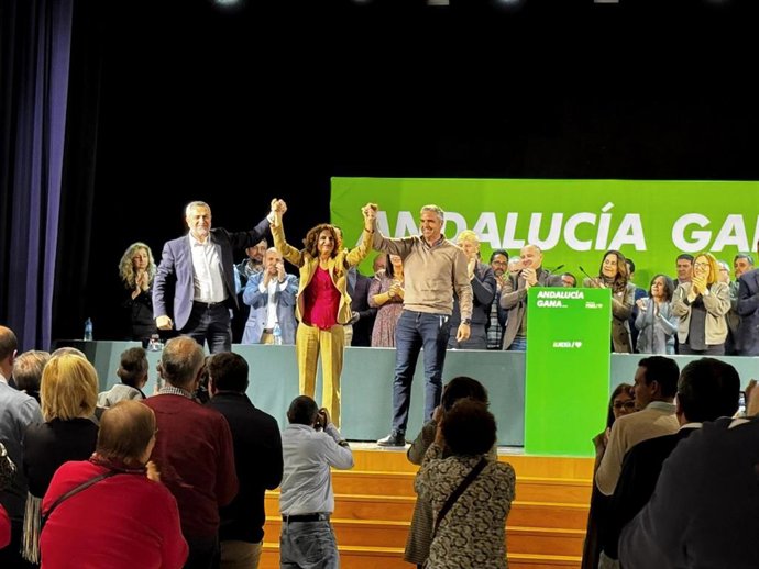 Juan Antonio Lorenzo, María Jesús Montero y Manuel Jesús Flores Malpica en el Comité Provincial del PSOE de Almería.