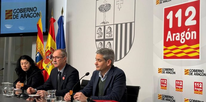 De izquierda a derecha Simona Dragan, Miguel Ángel Clavero y Jorge Crespo en la presentación de la Memoria del 112 Aragón de 2024 y la presentación de las actividades que este domingo se van a celebrar en Calatayud.