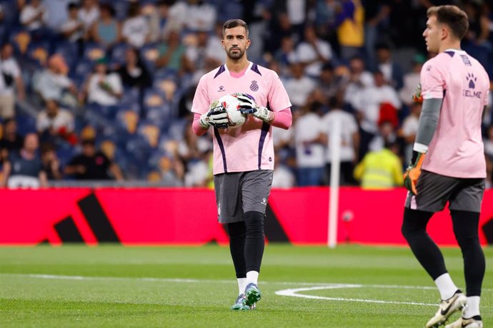 Archivo - Fernando Pacheco of RCD Espanyol looks on during the Spanish League, LaLiga EA Sports, football match played between Real Madrid and RCD Espanyol at Santiago Bernabeu stadium on September 21, 2024, in Madrid, Spain.