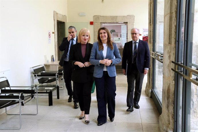La Junta trabaja ya en un nuevo Plan General de FP 2026-2029 que dé continuidad a los "exitosos resultados" del anterior. En la foto, las consejeras de Industria (izda) y Educación (en el centro).