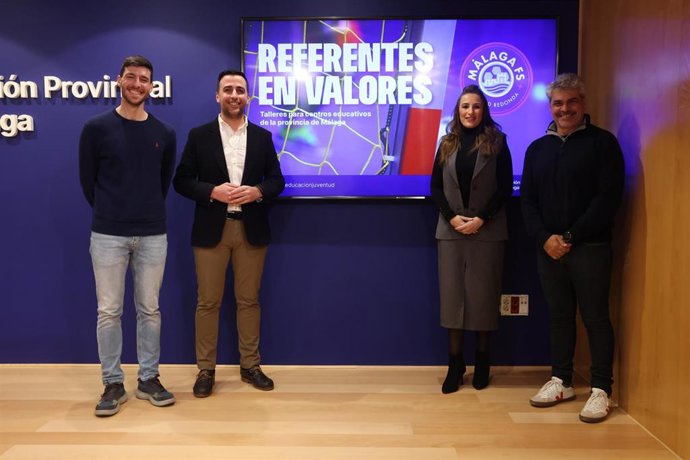 El diputado de Educación y Juventud, José Santaolalla, ha explicado todos los detalles que rodean a estas actividades, que dan continuidad al plan escolar del curso 2024-25 que la Diputación inició el pasado mes de septiembre.