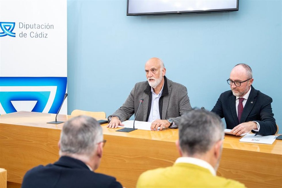 Javier Vidal presentando las actividades culturales de la UCA en las que participa Diputación.