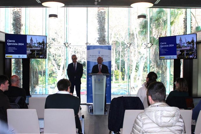 El presidente de la Autoridad Portuaria Carlos Rubio y el director del organismo público José Moyano han presentado los datos 'históricos' del cierre del ejercicio 2024 relacionados con tráficos portuarios, resultado económico y acciones de sostenibilidad