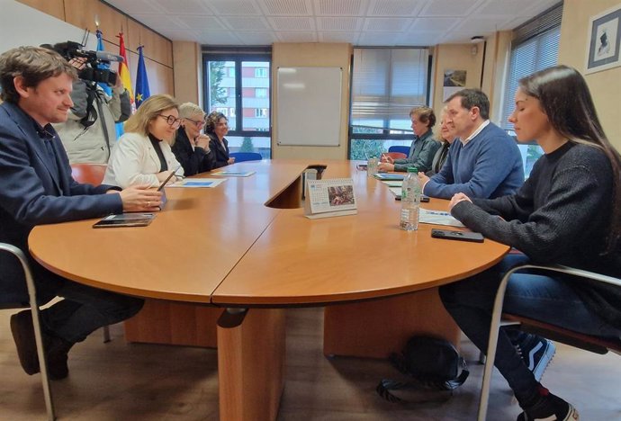 Reunión del Principado con ANPE y Satse