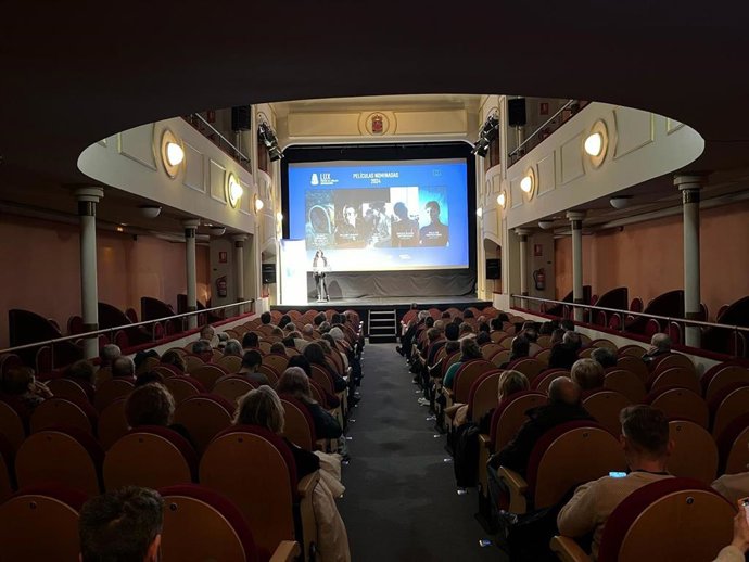 Sesión en el Teatro Apolo de Almería del Premio del Público LUX 2024.
