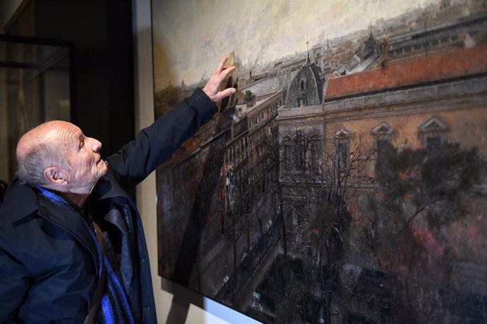 El pintor, Antonio López, durante la presentación de la obra ‘Vista de Madrid (Museo Arqueológico desde la calle Serrano)’ de Antonio López, en el Museo Arqueológico Nacional (MAN), a 11 de febrero de 2025, en Madrid (España). El Museo Arqueológico Nacion