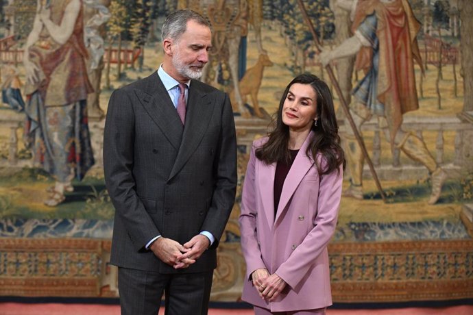 El Rey Felipe y la Reina Letizia durante la reunión anual del Patronato Instituto Cervantes celebrada en el Palacio Real de El Pardo, a 05 de febrero de 2025, en Madrid (España). Durante el acto, los monarcas han entregado el Premio “Premio Ñ”, con el que