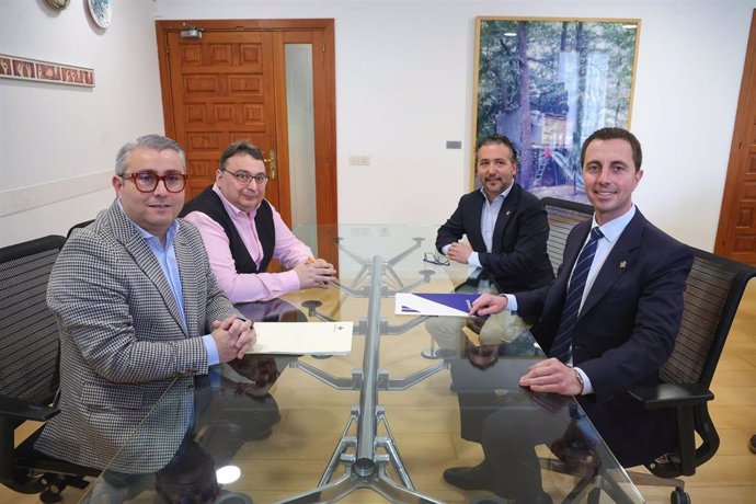 Reunión entre los representante insulares y municipales.