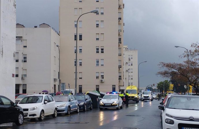 Momento del accidente en la avenida Campos de Montiel de Huelva.