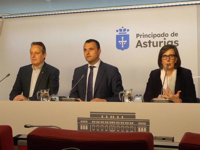 Los consejeros Marcelino Marcos Líndez, Guillermo Peláez y Nieves Roqueñí