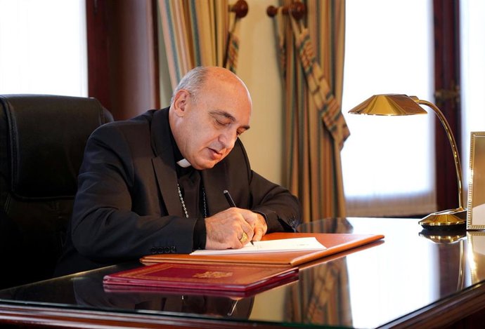 Archivo - El arzobispo de Valencia, Enrique Benavent