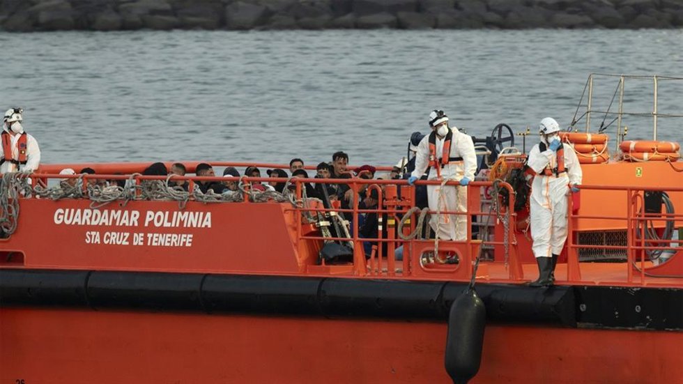 Guardamar Polimnia con inmigrantes rescatados