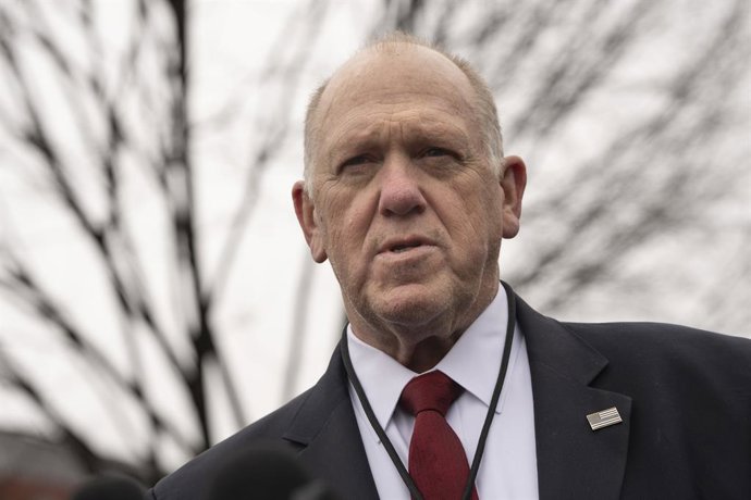 6 de fevereiro de 2025, Washington, Distrito de Columbia, EUA: O czar de fronteira da Casa Branca, Tom Homan, fala à mídia do lado de fora da Casa Branca em Washington, DC, em 6 de fevereiro de 2025