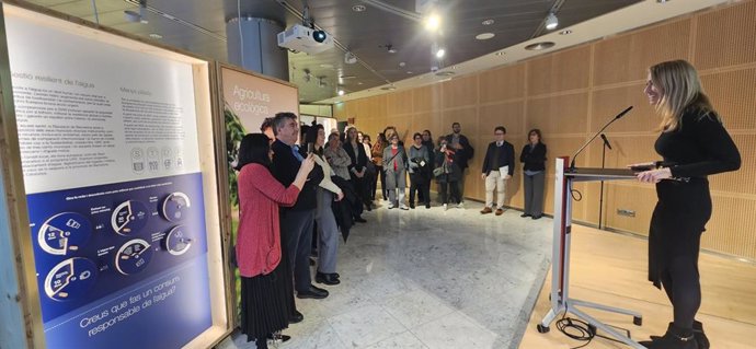 La vicepresidenta sisena de la Diputació de Barcelona, Maria Eugènia Gay, presentant l'exposició